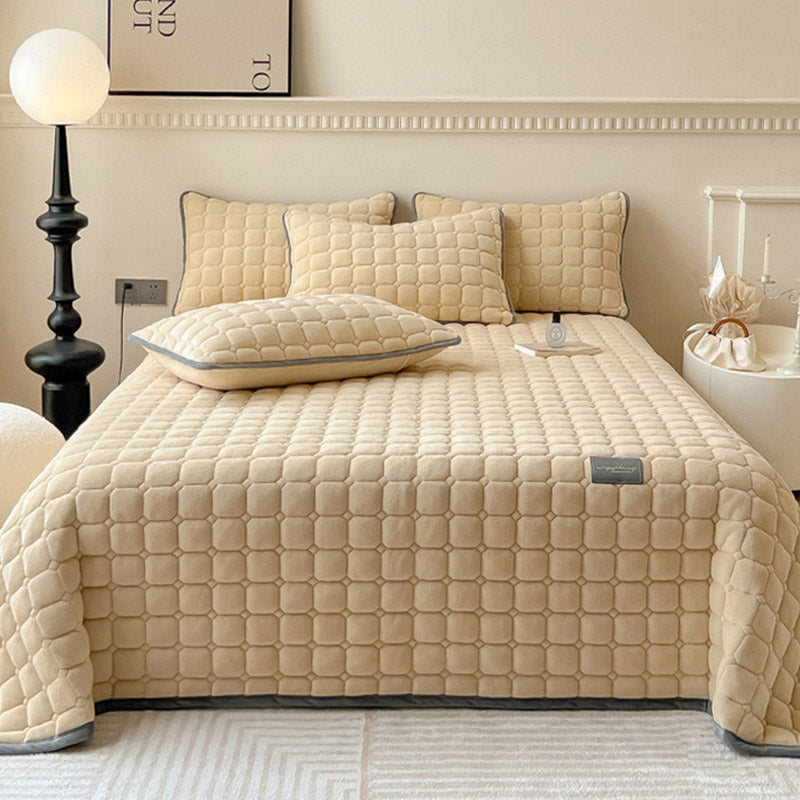 Soft Quilted Throw Blanket for Bed and Sofa Bedspread Cover
