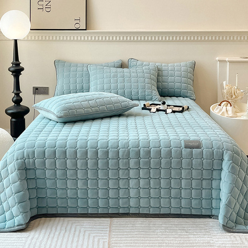 Soft Quilted Throw Blanket for Bed and Sofa Bedspread Cover