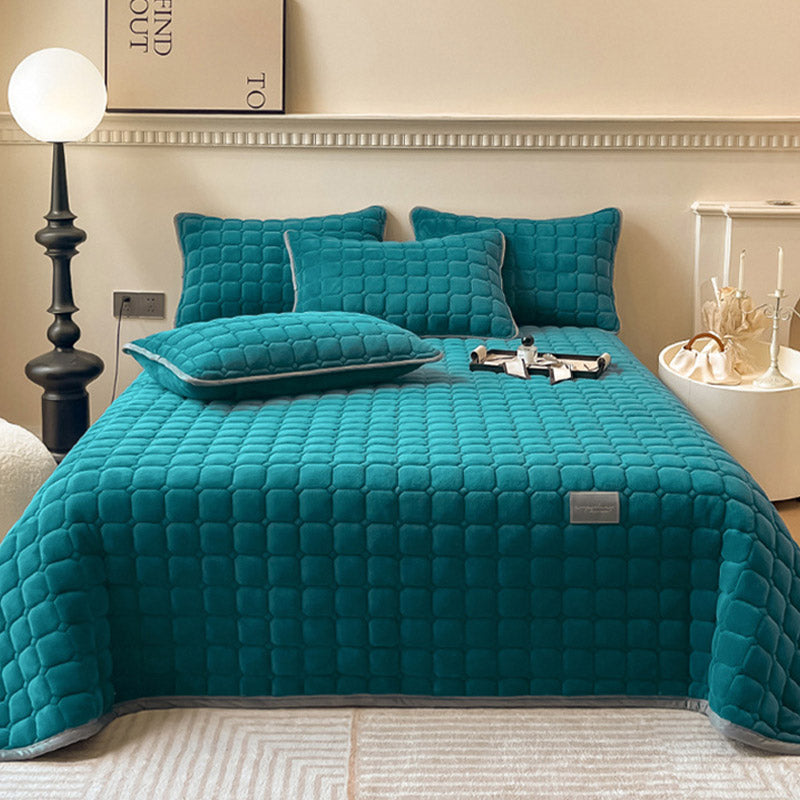 Soft Quilted Throw Blanket for Bed and Sofa Bedspread Cover