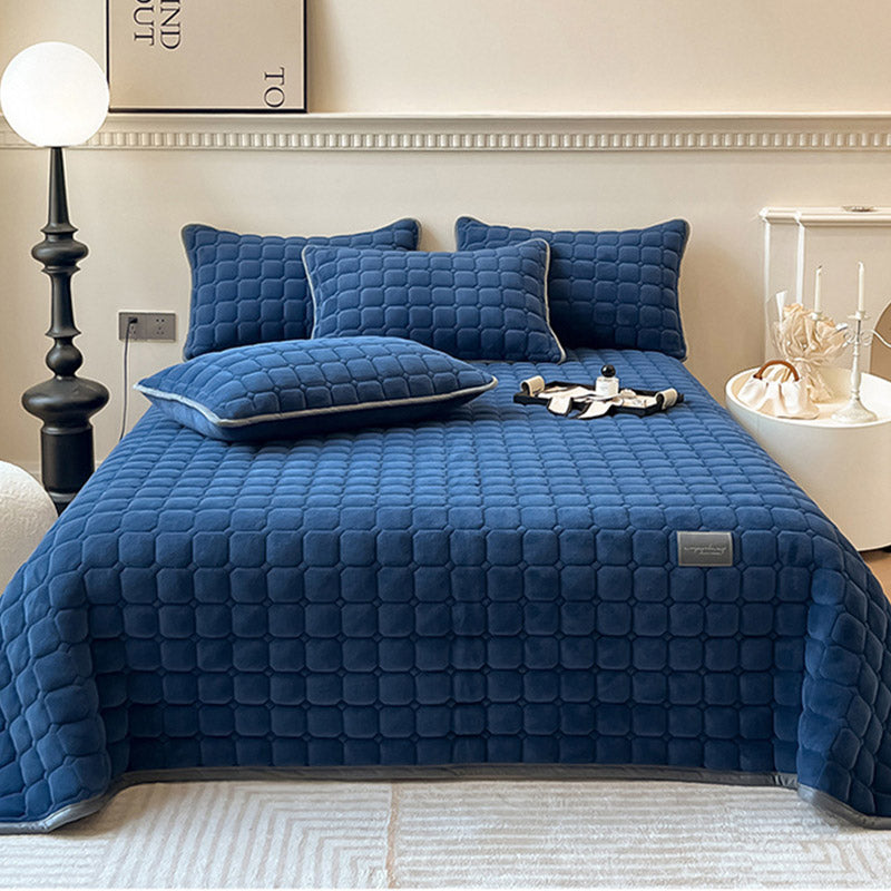 Soft Quilted Throw Blanket for Bed and Sofa Bedspread Cover