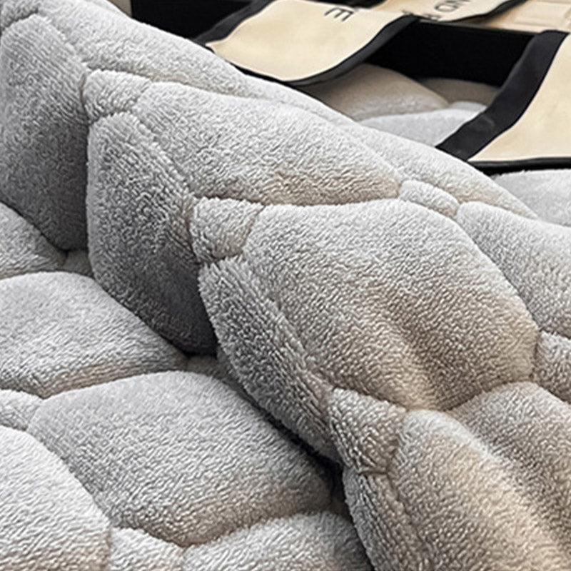 Soft Quilted Throw Blanket for Bed and Sofa Bedspread Cover